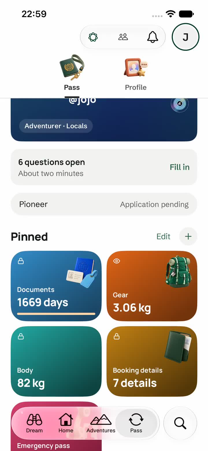Bildschirm der Locins App: Bahnpässe und ein Reisepass mit Beispieldaten im Bereich Camp