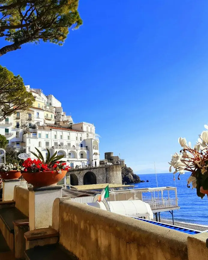 Vorschau im Look Zitrone: ein Haus am Meer mit Zitronenbaum